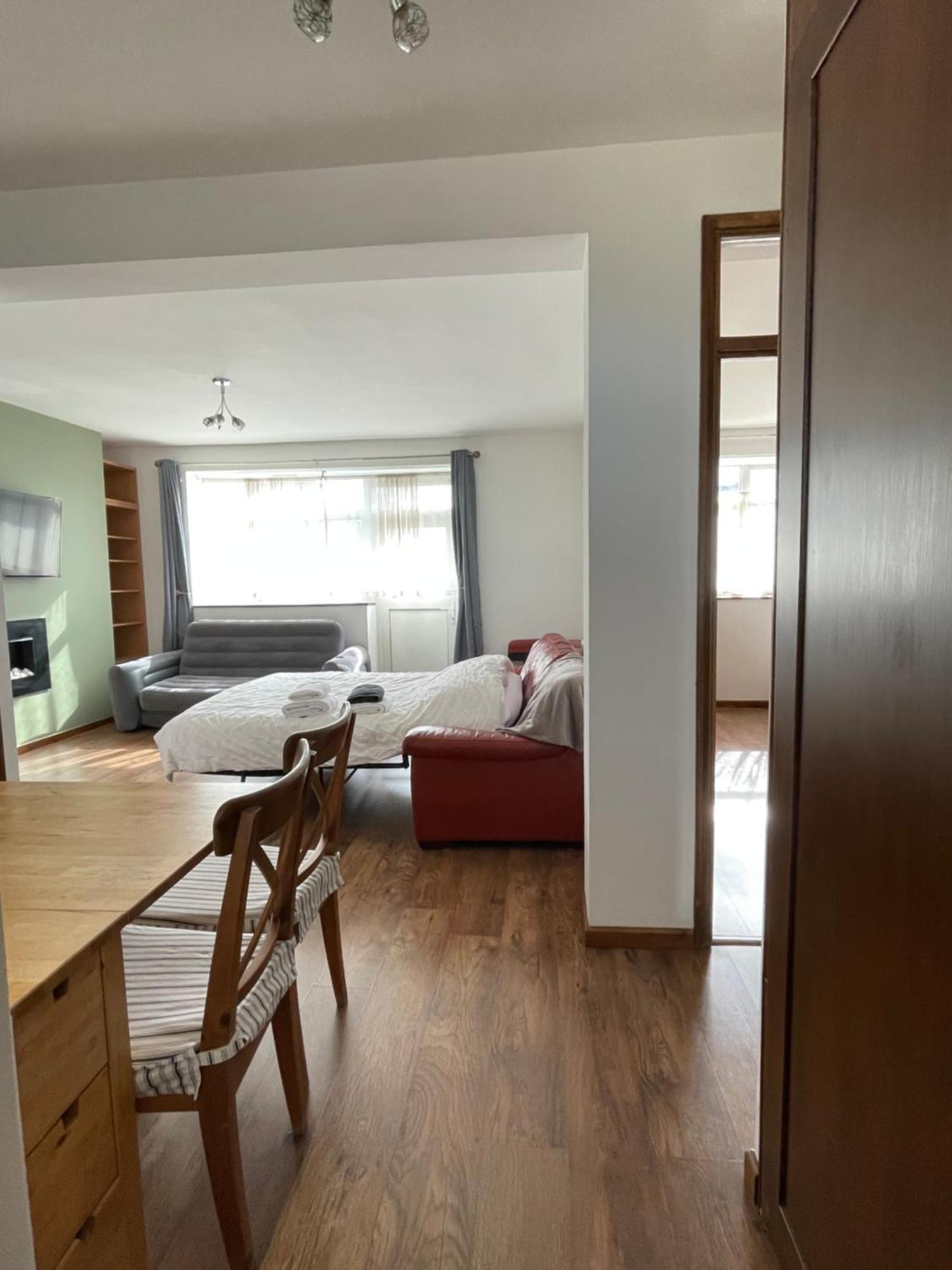 2 Bedrooms 2 Stations Londres Exterior foto